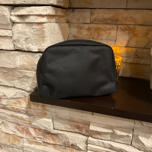 Tumi for Delta Black Travel Toiletry  Nylon  Small  Pouch - Picture 3 of 6